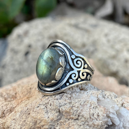 Jewellery sterling silver ring with natural Labradorite