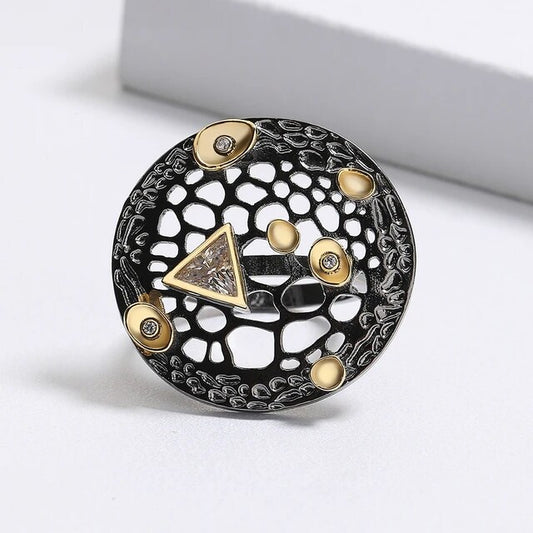 Exaggerated ring with personality for women, round hollow ring with two colors, Black Gold, two colors